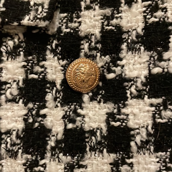 Francesca’s houndstooth tweed skirt - Picture 2 of 4